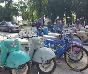 Osy kręciły kółka na stadionie żużlowym w Lesznie. Ogólnopolski zlot skuterów Osa Osieczna-Leszno 