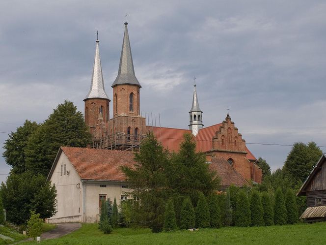 Odrzykoń - w tej wsi na Podkarpaciu w setną rocznicę insurekcji wystawiono pomnik Tadeusza Kościuszki. Stanął wśród ruin zamku