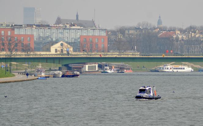 Tak krakowscy policjanci walczą z koronawirusem