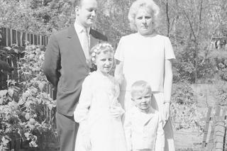 Wianki na głowach i odświętne stroje. Tak kiedyś ubierano dzieci na pierwsze komunie