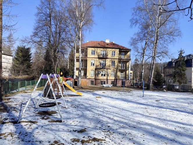 Napaść na dziewczynkę w Rabce-Zdroju. "Nigdy nie widziałam tak pobitego dziecka". 13-latka nadal nie wróciła do szkoły