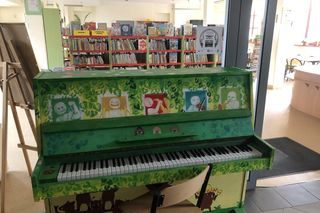 To pierwszy taki resort na świecie. W Olsztynie powstało... Ministerstwo Adopcji Pianin