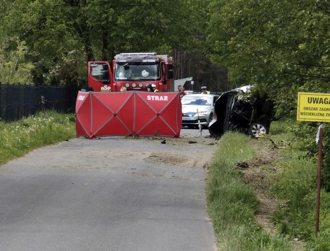 Osobowe BMW dachowało pod Mińskiem Mazowieckim. Kierowca był pijany, pasażer zginął na miejscu