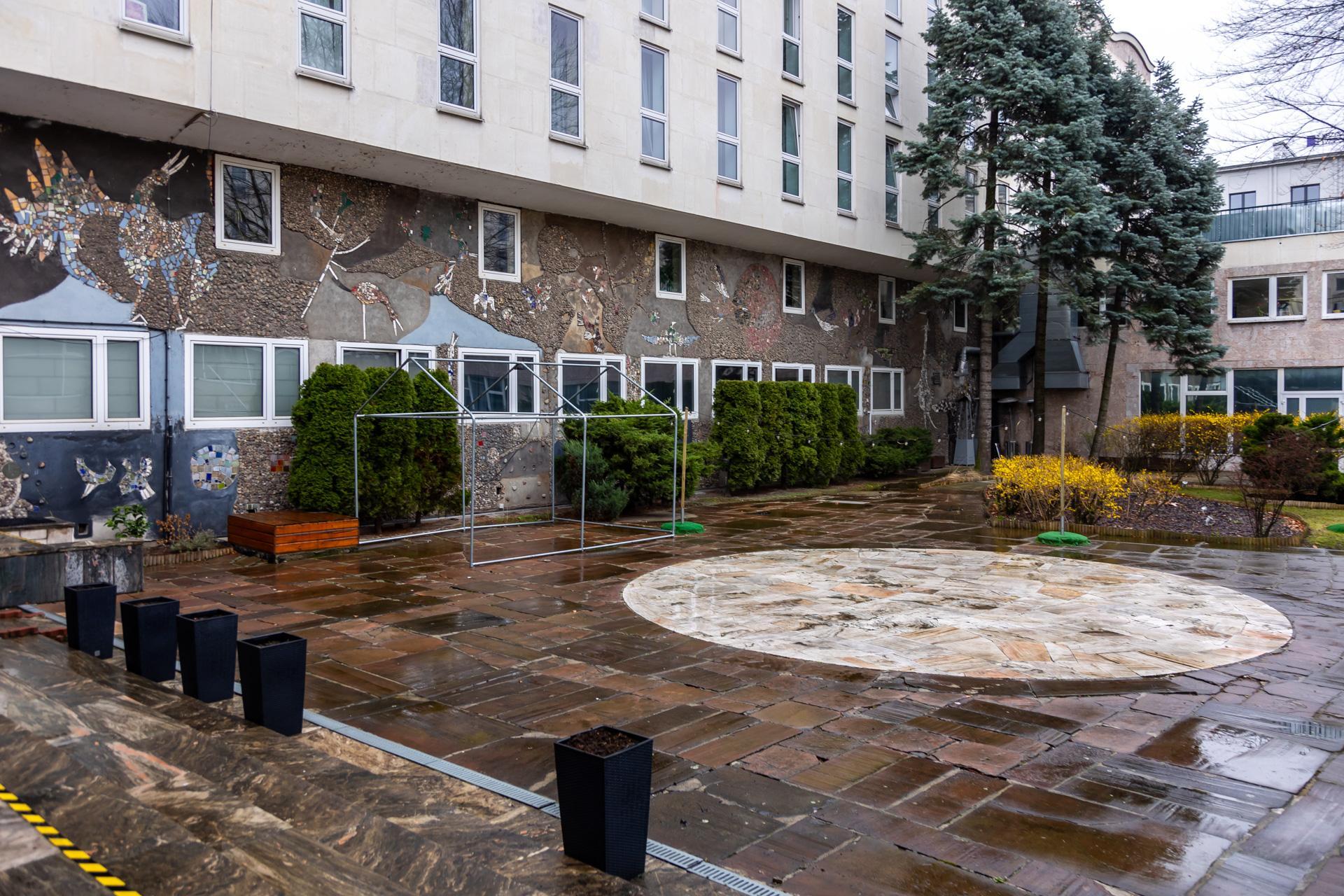 Mozaiki Rechowiczów w warszawskim Domu Chłopa - zobacz zdjęcia. Dziś mieści się tu Hotel Gromada