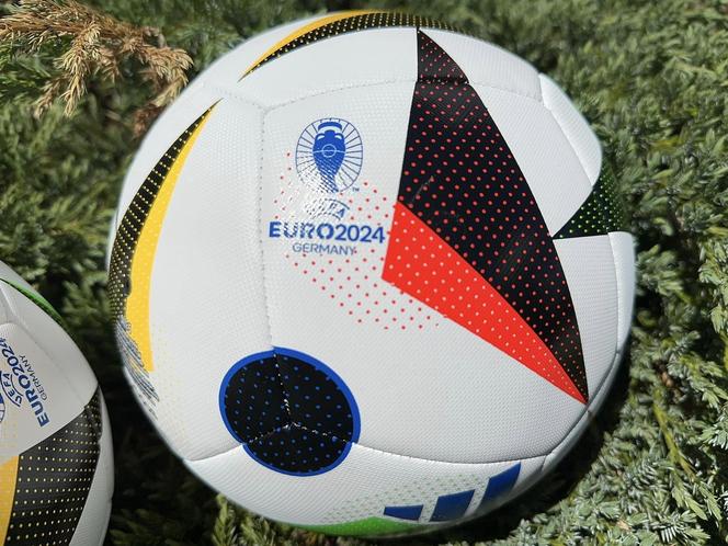 Luteranie w Szczyrku zbierają piłki z okazji EURO 2024 