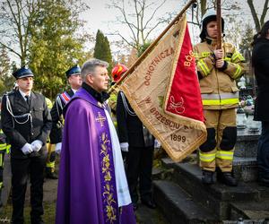 Tłumy na pogrzebie Pawła. Dziennikarz i druh OSP spoczął na cmentarzu we Włocławku