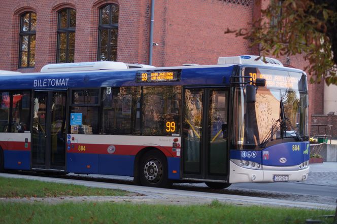 Na zrewitalizowany plac Kościeleckich w Bydgosczy wróciły autobusy! 