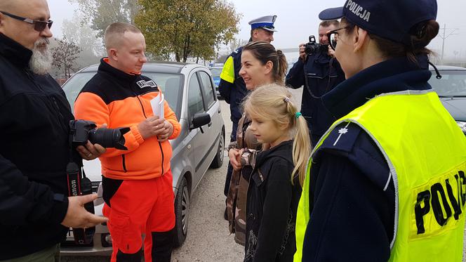 Rozbłyśnij rozsądkiem - załóż odblask - akcja policji w powiecie toruńskim