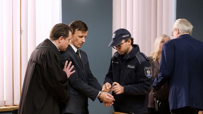 M jak miłość odc. 1872 po wakacjach. Święcicki (Artur Paczesny), adwokat (Michał Siudek)