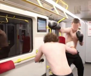 Nielegalna walka w metrze w Warszawie. Szokujące sceny w pociągu! 