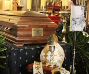 Kraków: uroczystości pogrzebowe bp Szkodonia 
