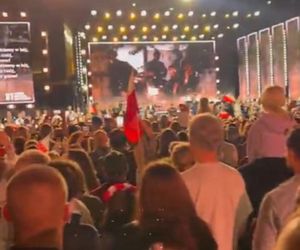 Karol Nawrocki śpiewa (nie)zakazane piosenki