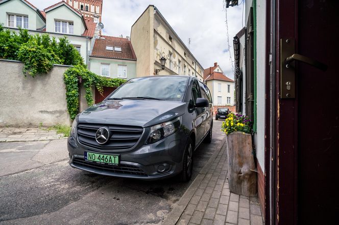 eVito w restauracji „Cudne Manowce”: z ogrodu prosto na stół