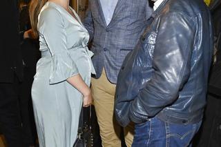 Marcin Kwaśny z ciężarną żoną z premiery filmu Jedna dusza