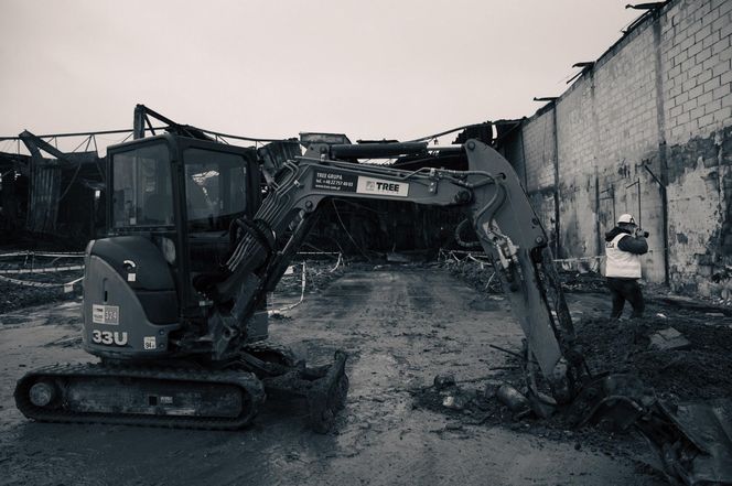 Pożar CH Marywilska 44. Śledczy zakończyli oględziny