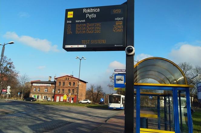 Na przystankach będzie więcej tablic informacyjnych. Będą pokazywały opóźnienia autobusów i tramwajów [AUDIO]