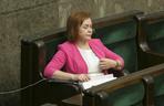Lidia Gadek wietrzy stopy w Sejmie