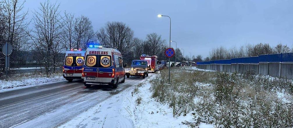 9 osób rannych po zderzeniu czołowym autobusu miejskiego z busem 