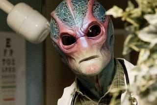 “Resident Alien” podbija Netfliksa. O czym jest serial i czy rzeczywiście warto go obejrzeć?