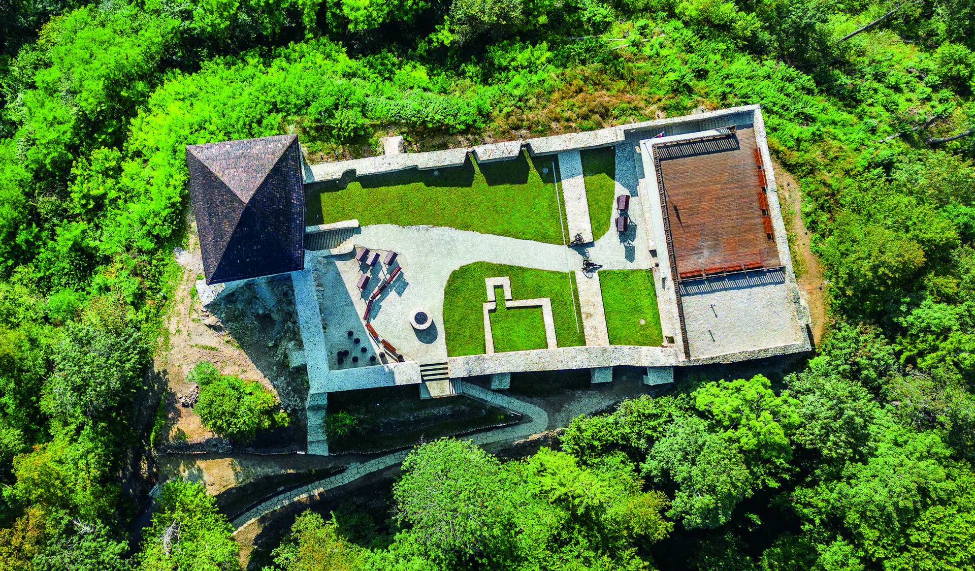 Zamek w Muszynie po częściowej odbudowie