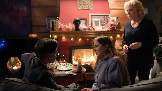 	M jak miłość odc. 1855. Anita (Melania Grzesiewicz), jej matka - Anna Lerman (Dorota Kamińska), Kamil (Marcin Bosak)