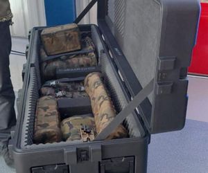 System bezzałogowych statków powietrznych klasy mini kryptonim Wizjer spakowane w skrzyniach transportowych 