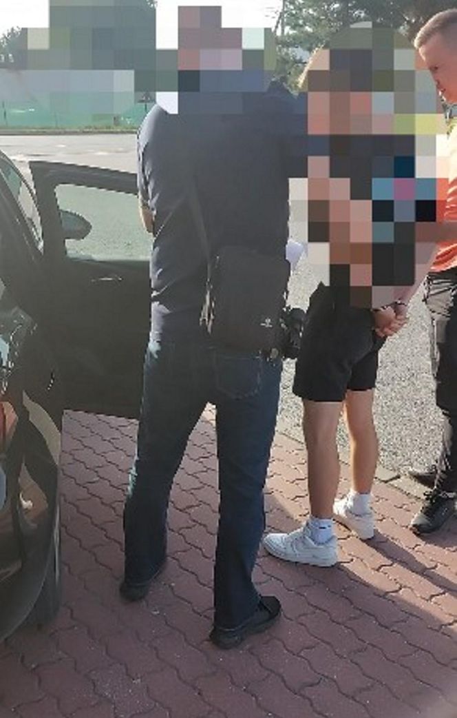 Kibolska burda na osiemnastce. W akcji policja, 5 osób zatrzymanych