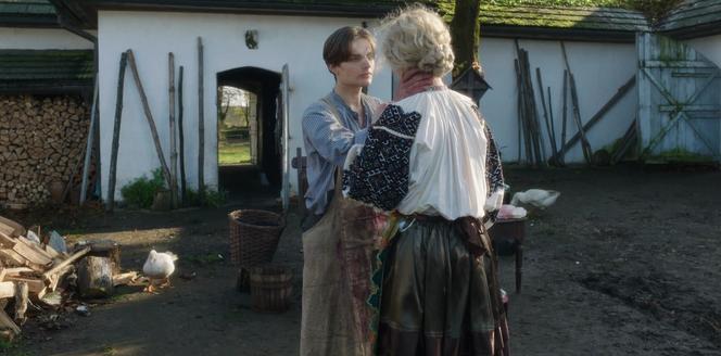 Dom pod Dwoma Orłami odc. 8. Zbyszek Szablewski (Eryk Lenartowicz), Aksinia (Daria Polunina)