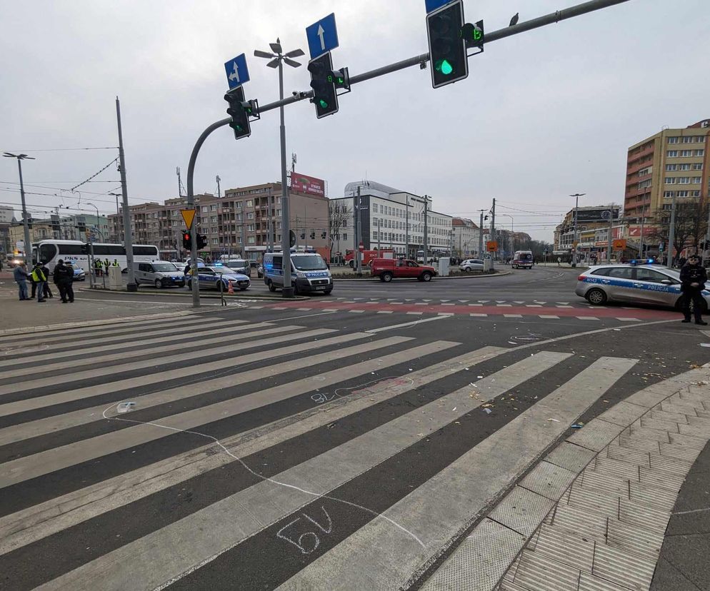 Wjechał samochodem w grupę pieszych. Przerażający wypadek na placu Rodła