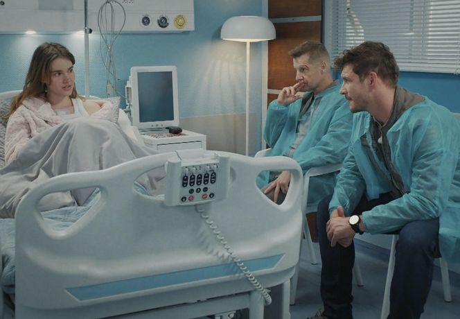 M jak miłość, odcinek 1878: Marcin (Mikołaj Roznerski), Paweł (Rafał Mroczek), Franka (Dominika Kachlik)