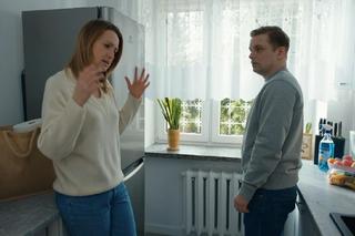 Barwy szczęścia, odcinek 3023. Asia (Anna Gzyra), Hubert (Marek Molak)