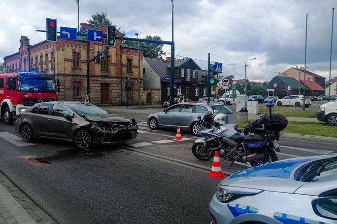 Wypadek w Suwałkach. Dwie osoby ranne. Toyotą kierowała 21-latka