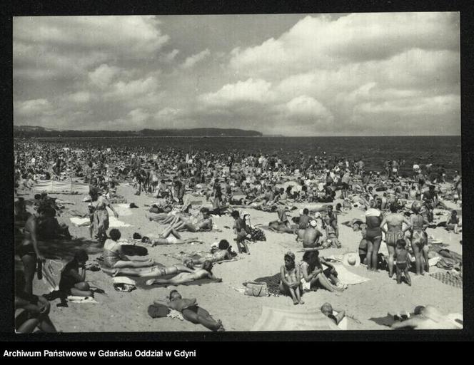 Golizna na plaży w czasch PRL