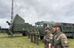 Tusk i Kosiniak-Kamysz na poligonie. Pierwsze strzelanie bojowe z systemu Wisła