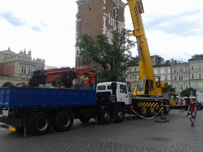 Samochody na Rynku Głównym: Władze Krakowa wydają decyzje niezgodne z prawem napisanym przez... władze Krakowa?