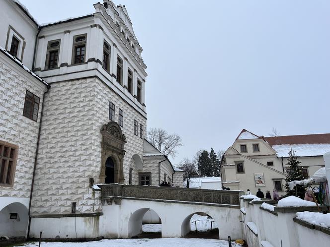 Zamek Pardubice - zdjęcia cennego zabytku Wschodnich Czech. Wnętrza, muzeum, zamek nocą