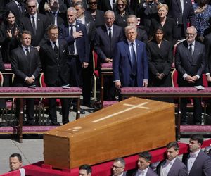 Trump powiedział to do Macrona na pogrzebie! Nie powinieneś tu być