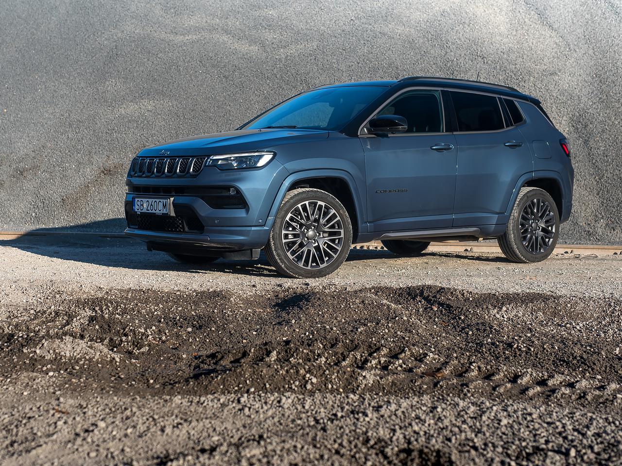 Oszczędny i wciąż sprawny w terenie. Jeep Compass 4xe Plug-in Hybrid - TEST, OPINIA