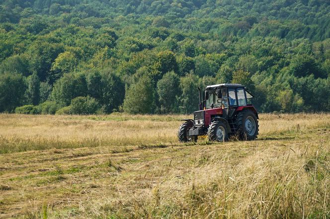 Podlasie: Był tak pijany, że wjechał traktorem do rowu