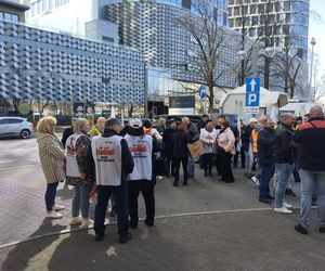 Protest hutników pod Węglokoksem w Katowicach. Co innego nam mówią, a co innego robią