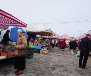 Ceny warzyw i owoców na targowisku w Skarżysku