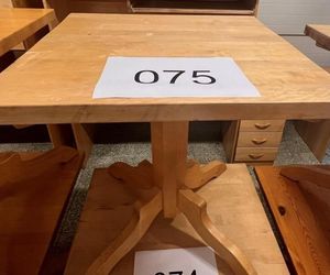 Nadleśnictwo Tuszyma wyprzedaje meble
