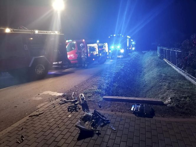  Śmiertelny wypadek pod Sieradzem. 23-letnia kobieta nie żyje [ZDJĘCIA].