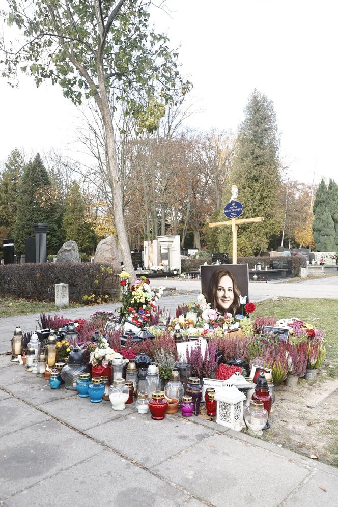 Tak wyglądają groby Zapasiewicza, Tyma, Kołaczkowskiej, Stoparczyk