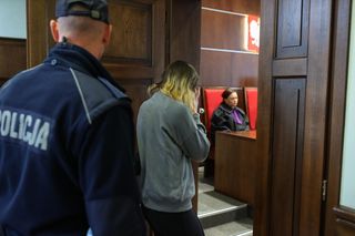 19-latka rzuciła się z nożem na matkę. Życie uratowała… kołdra