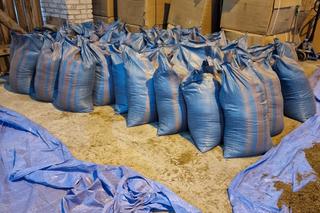 Nielegalne wyroby tytoniowe ukryte w stodole! Ich wartość to ponad 4 mln zł [ZDJĘCIA]