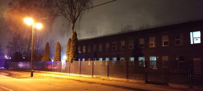 Kraków: Poteżny pożar archiwum Urzędu Miasta. Płoną dwie duże hale przy ulicy Na Załęczu. Akcja trwa [ZDJĘCIA]