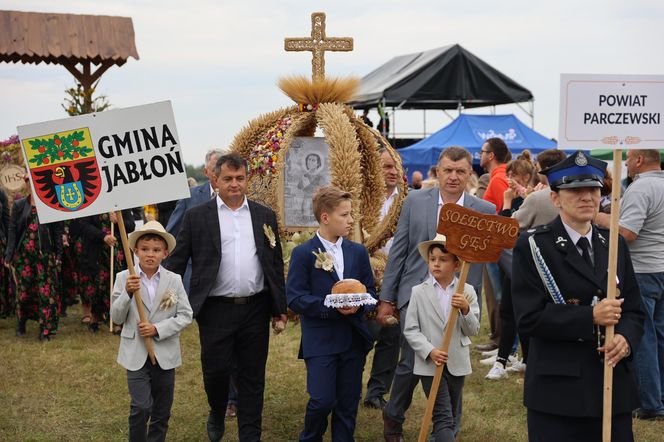 Korowód dożynkowy na dożynkach wojewódzkich 2025 w Świdniku