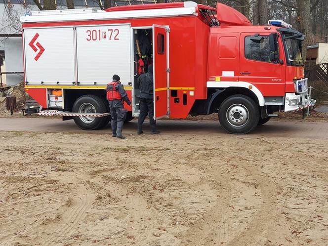 Dramatyczna akcja nad jeziorem w Skorzęcinie! Heroiczna walka o życie nurka
