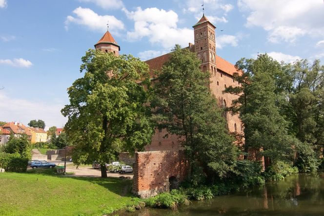   To miasto ma najładniejszy rynek w woj. warmińsko-mazurskim. Zobacz, co mówi AI